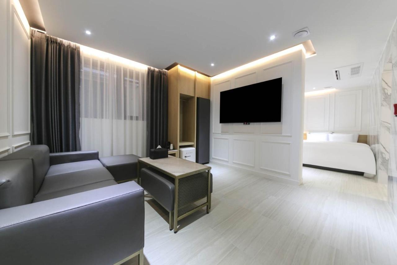 Brown Dot Hotel Pyeonghwa Plaza Mokpo Exterior photo