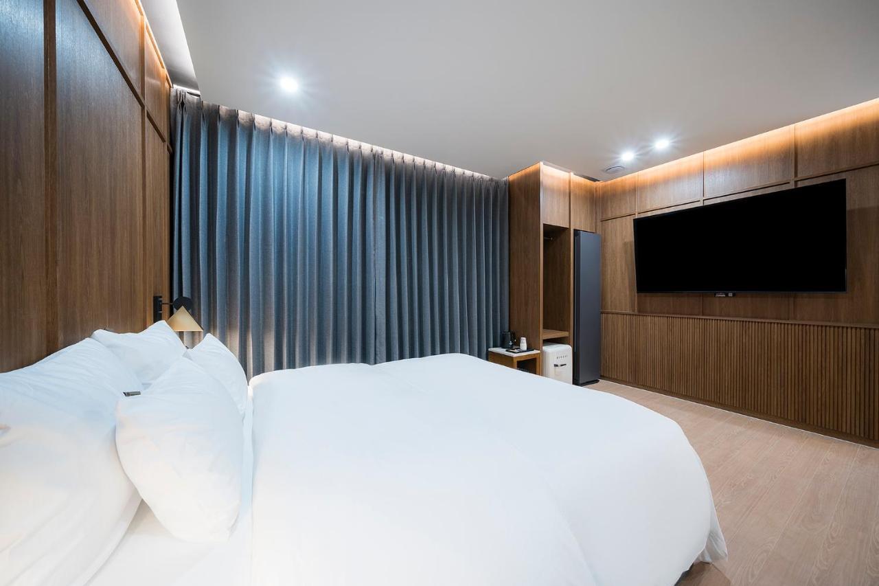 Brown Dot Hotel Pyeonghwa Plaza Mokpo Exterior photo