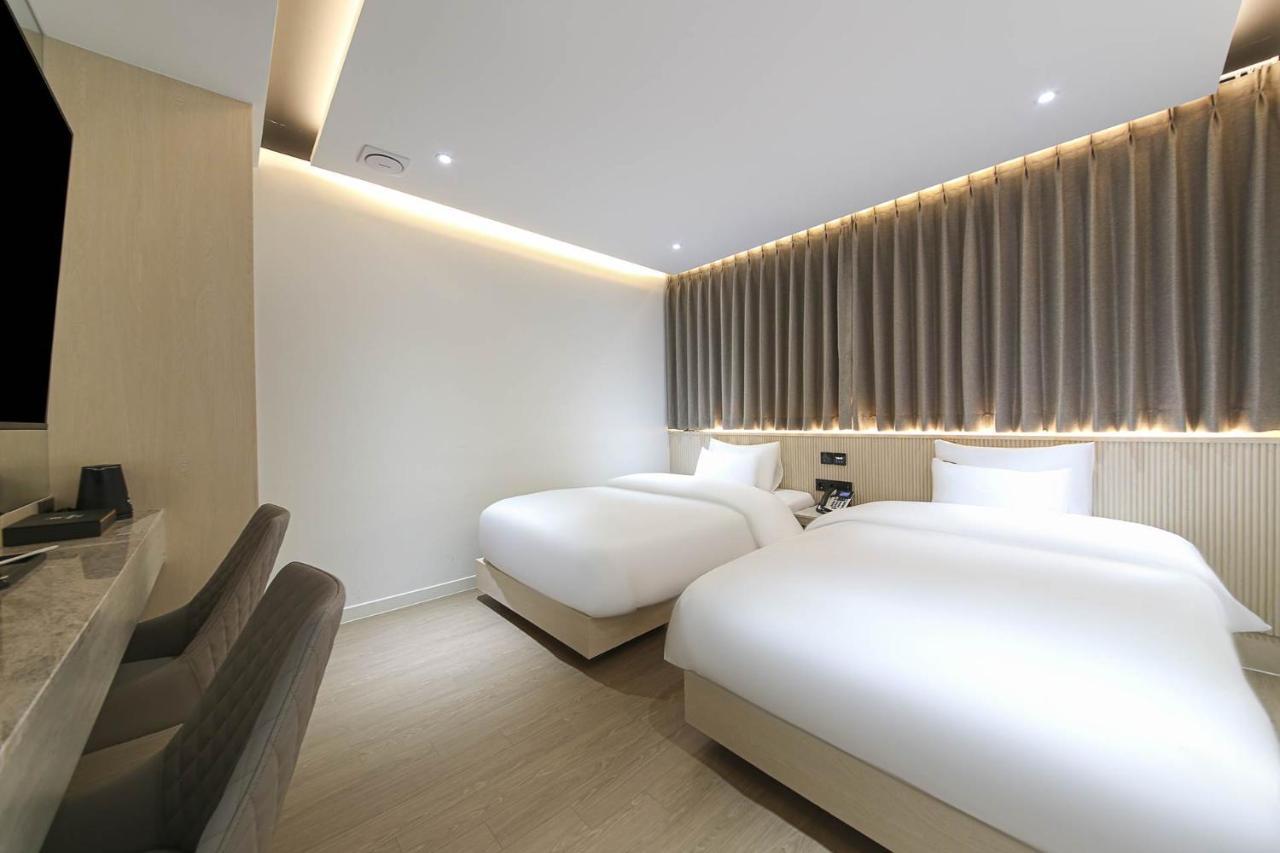 Brown Dot Hotel Pyeonghwa Plaza Mokpo Exterior photo