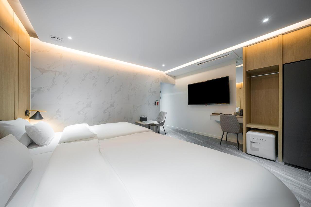 Brown Dot Hotel Pyeonghwa Plaza Mokpo Exterior photo