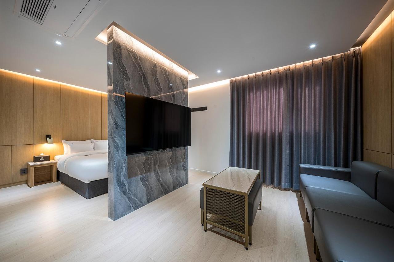 Brown Dot Hotel Pyeonghwa Plaza Mokpo Exterior photo