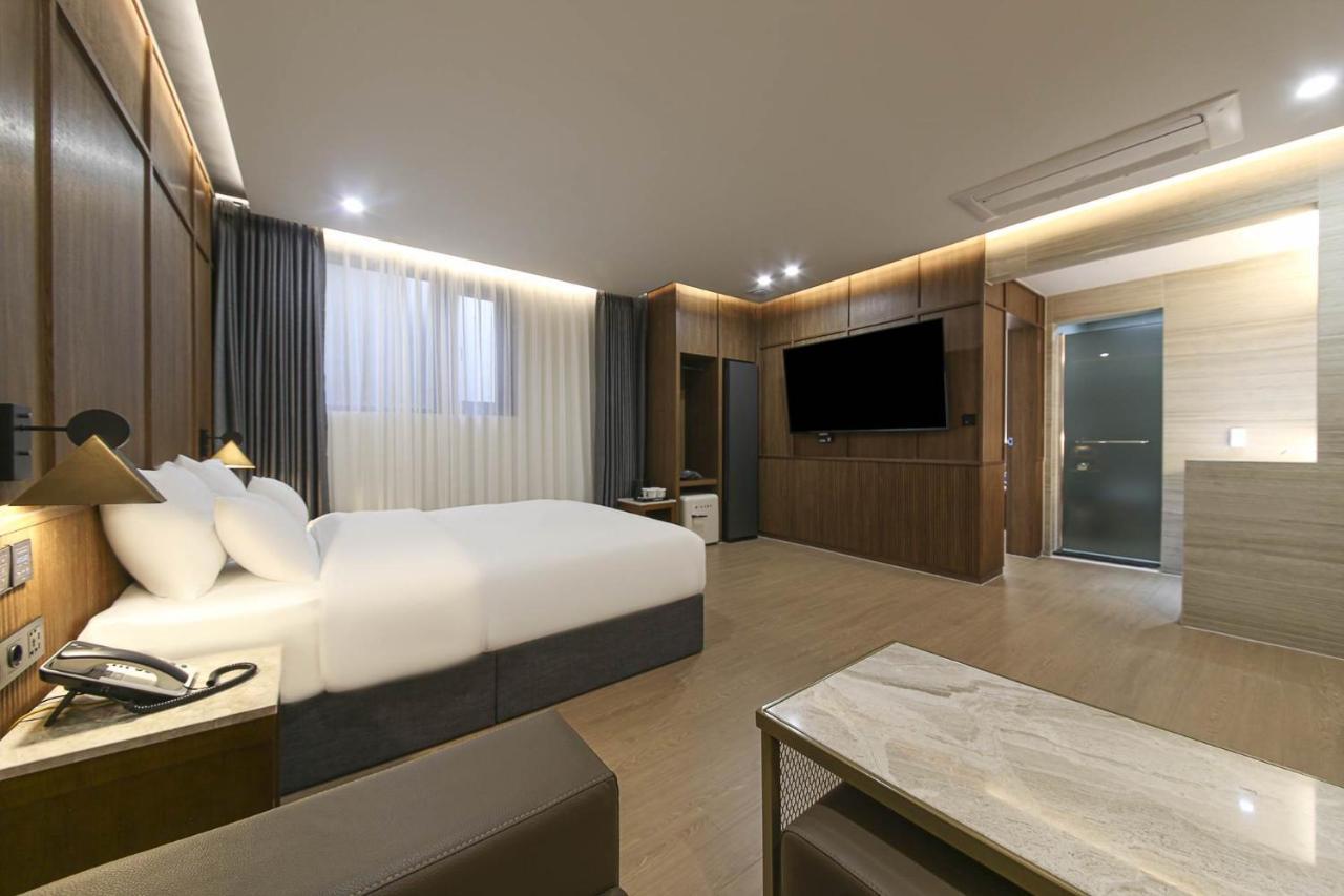 Brown Dot Hotel Pyeonghwa Plaza Mokpo Exterior photo